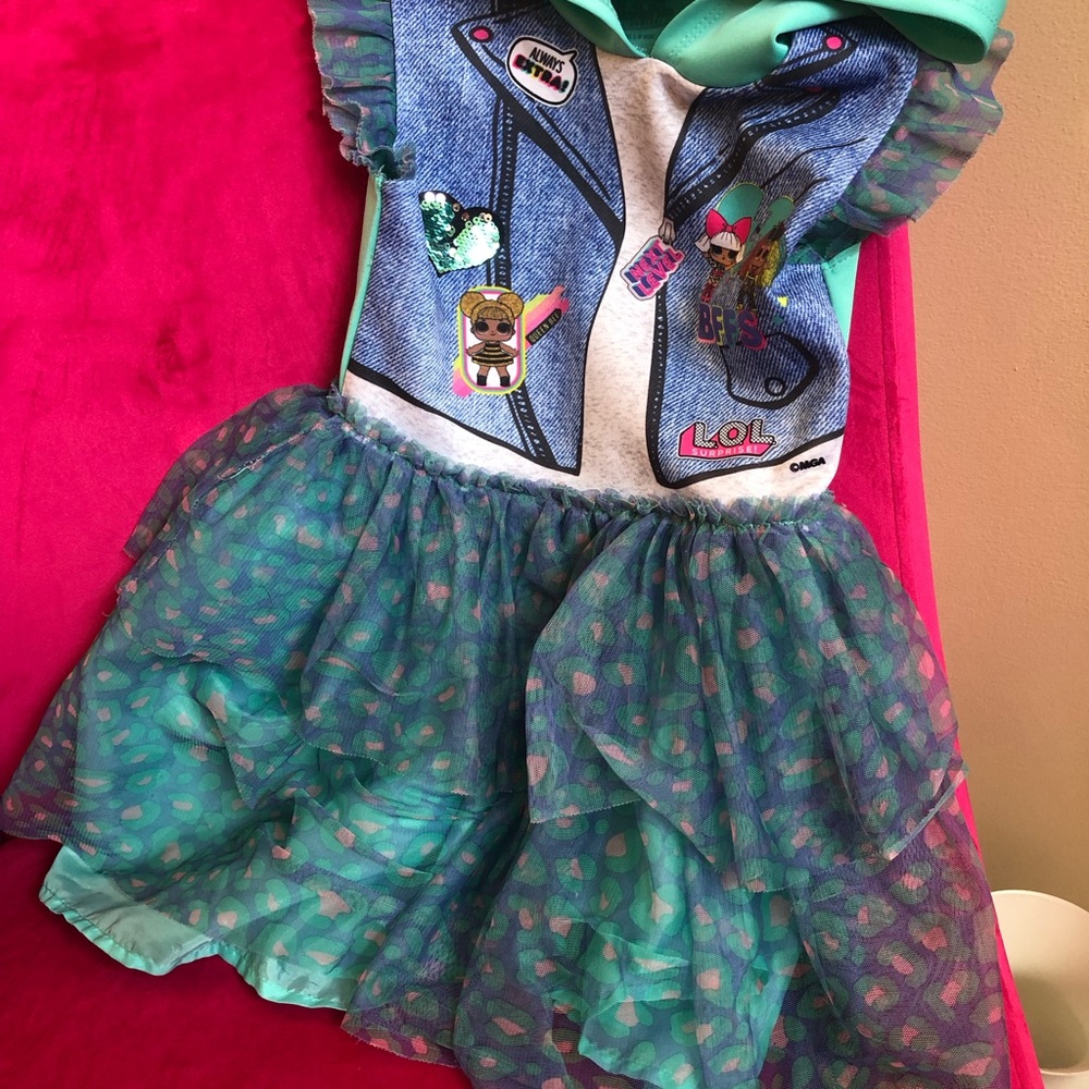 Gently worn playful LOL puff and hooded dress. Size 5-6 ( small)